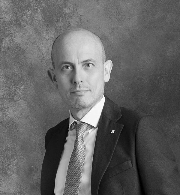 Ritratto dell’avvocato Marco Bianchini, socio fondatore dello Studio Legale B&C, avvocato esperto in diritto civile, commerciale, societario e tributario.